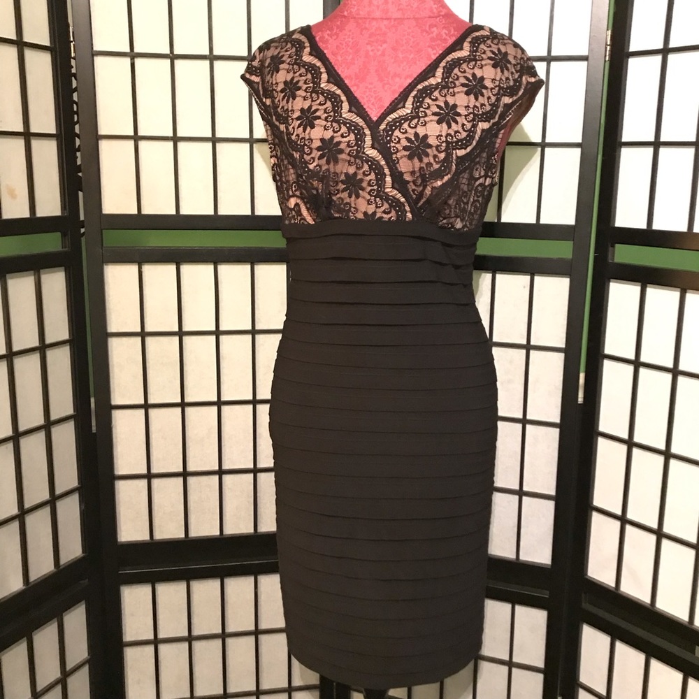 Like New- Adrianna Papell -Lace Evening Dress
